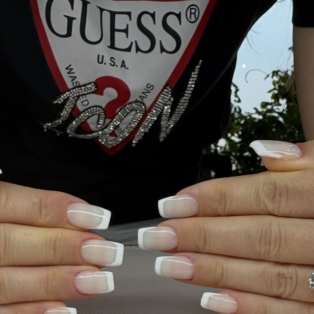 FreidaTroty0's tweet photo. Jona, nail artist 
Nail art https://t.co/9rFyviPBzH