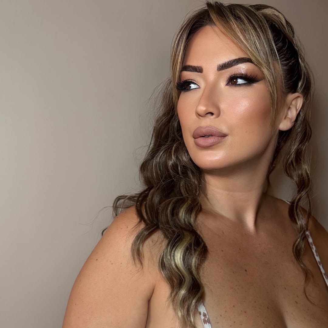 GayleneRaiche's tweet photo. A new week begins with a makeup look that won’t go unnoticed. Feline Drama: an intense, defined, magnetic gaze for those who love bold yet sophisticated makeup. When the eyes take center stage. Be confident, be beautiful, be you. What’s your next https://t.co/SS1CO7MYE8