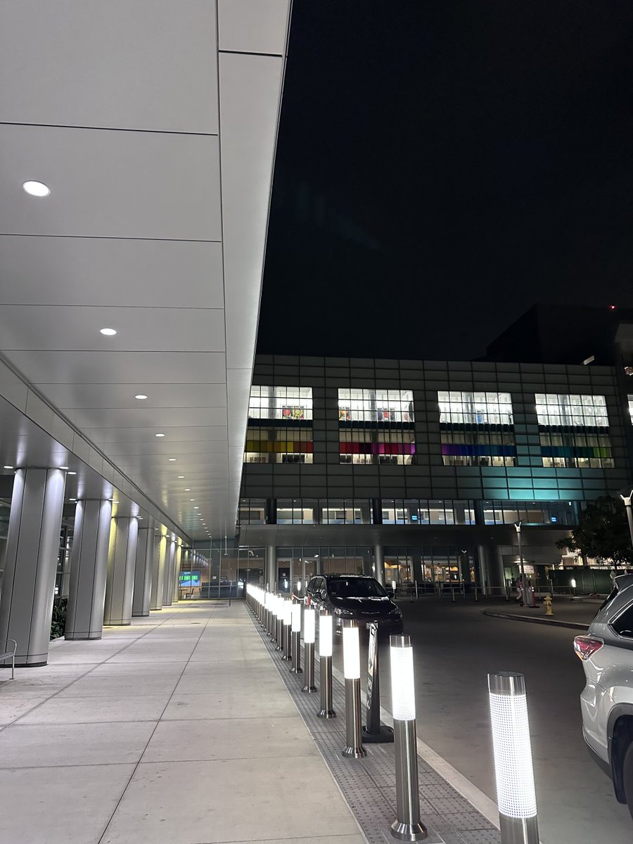 sofia_crafts's tweet photo. I ate too many mooncakes during the day and felt unwell all evening, so now I’ve had to come to the hospital to find out what’s going on with my stomach https://t.co/SuoM0zRtro