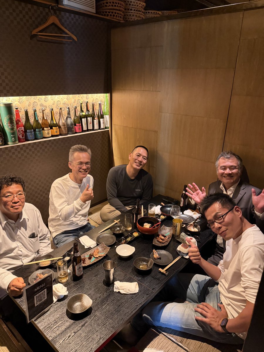 shogo_brucke's tweet photo. 【ふたたび、ひとつの工学へ】

日本技術士会中部本部の秋季講演会で、「持続可能な社会と技術士の役割」をテーマに講演しました。専門分化が生む「分断」を越え、時間・空間・分野を束ね直す。技術士こそ、翻訳者・統合者・公益の担い手に。名古屋の夜は、相変わらず酒場で試練でした(^^)♡ https://t.co/GHjV1mMHSR