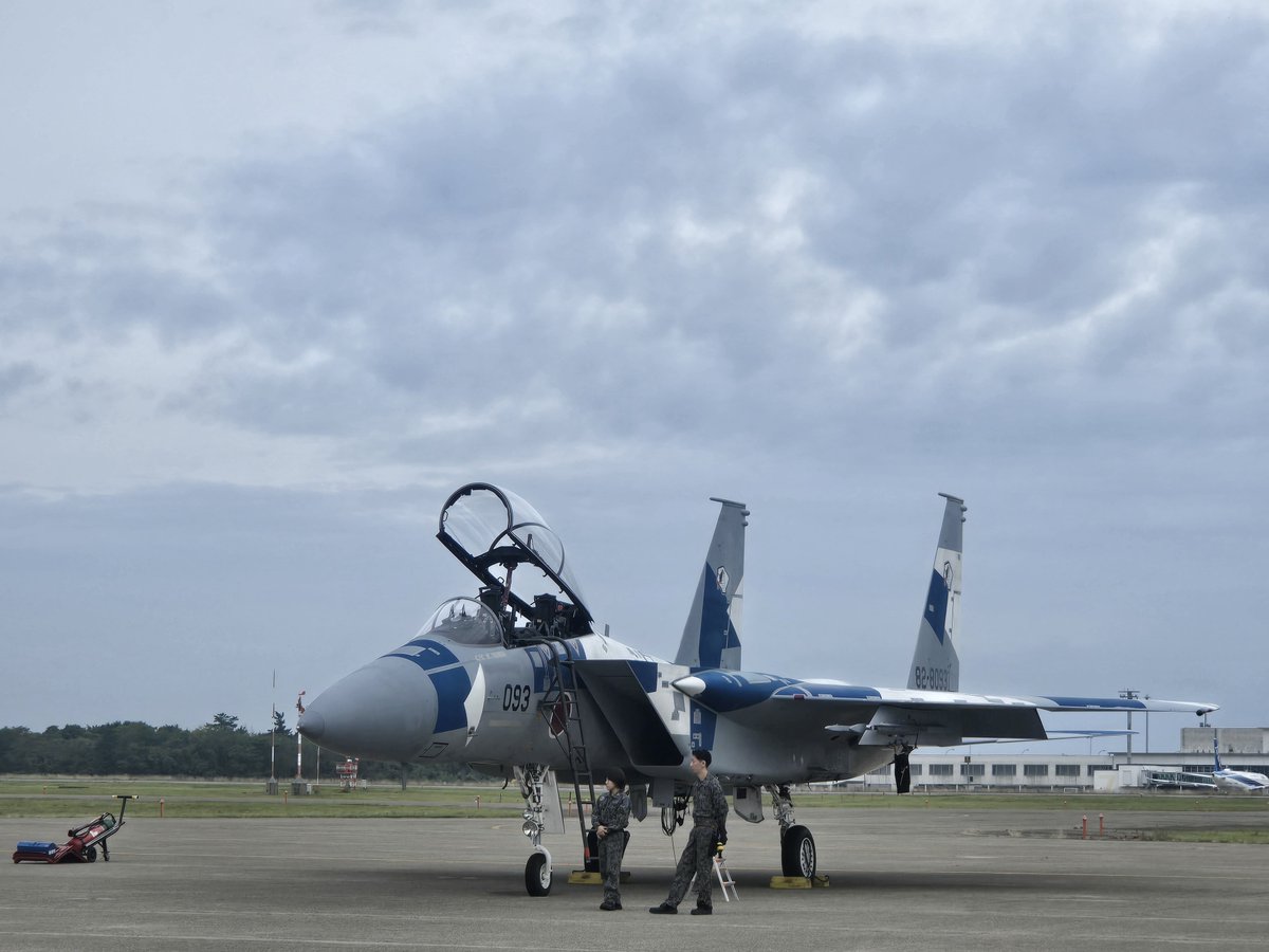 saechika0728's tweet photo. #小松基地航空祭
オープニングフライト待ち。雨降らなくて本当に良かった！
既にワクワクでいっぱい😆
#アグレッサー
#華麗な小松ターン https://t.co/HZVzsRfGUo