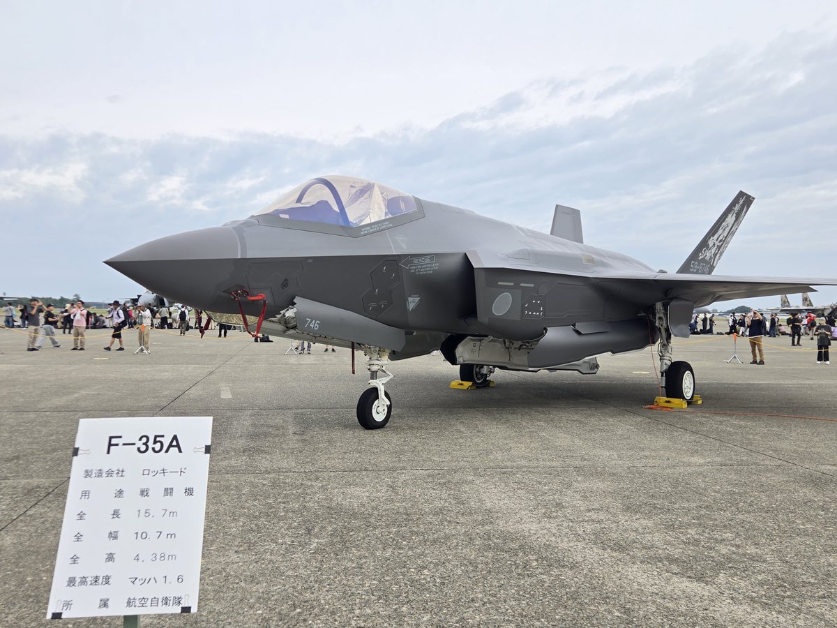 saechika0728's tweet photo. #小松基地航空祭
オープニングフライト待ち。雨降らなくて本当に良かった！
既にワクワクでいっぱい😆
#アグレッサー
#華麗な小松ターン https://t.co/HZVzsRfGUo
