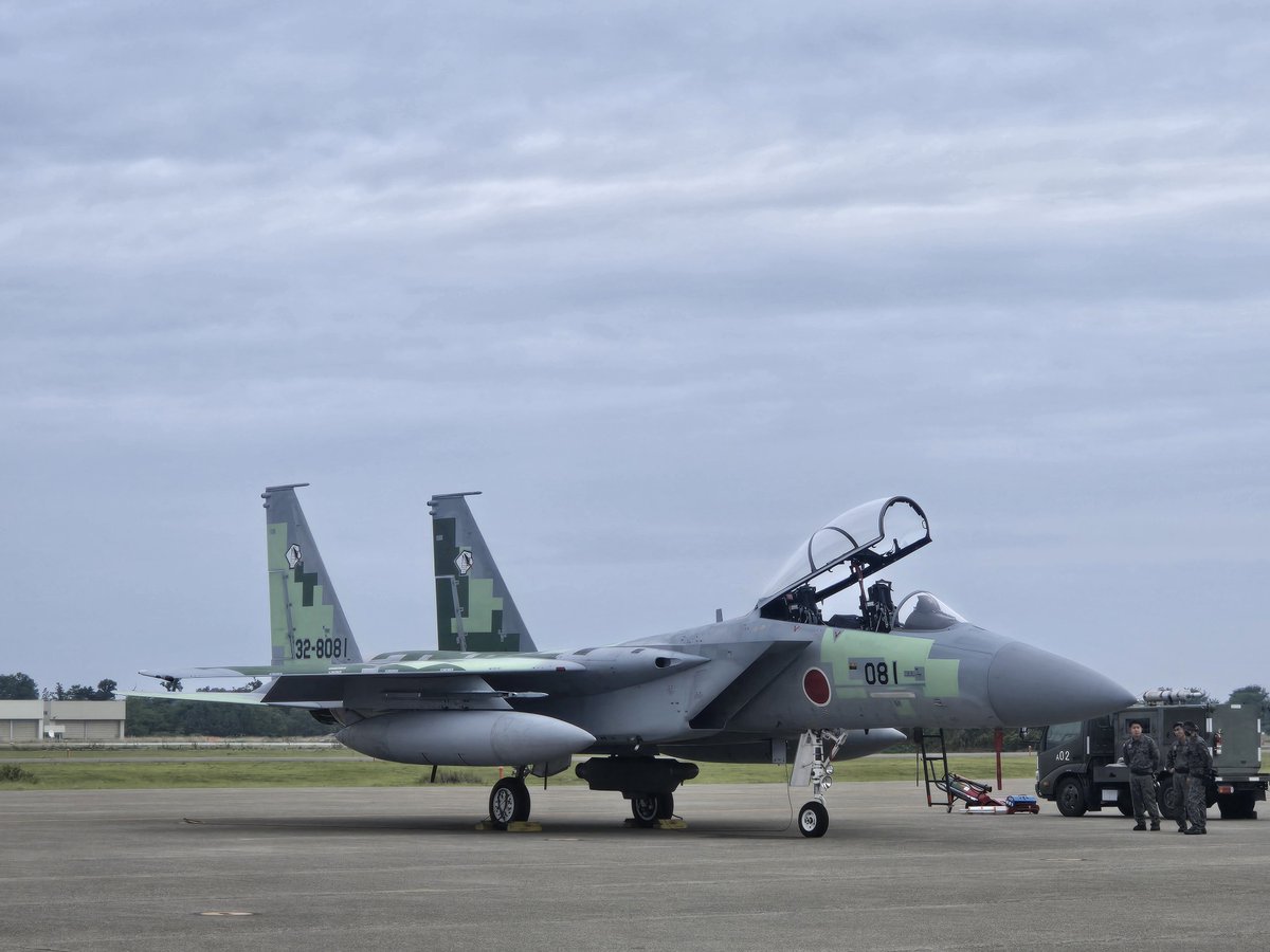 saechika0728's tweet photo. #小松基地航空祭
オープニングフライト待ち。雨降らなくて本当に良かった！
既にワクワクでいっぱい😆
#アグレッサー
#華麗な小松ターン https://t.co/HZVzsRfGUo