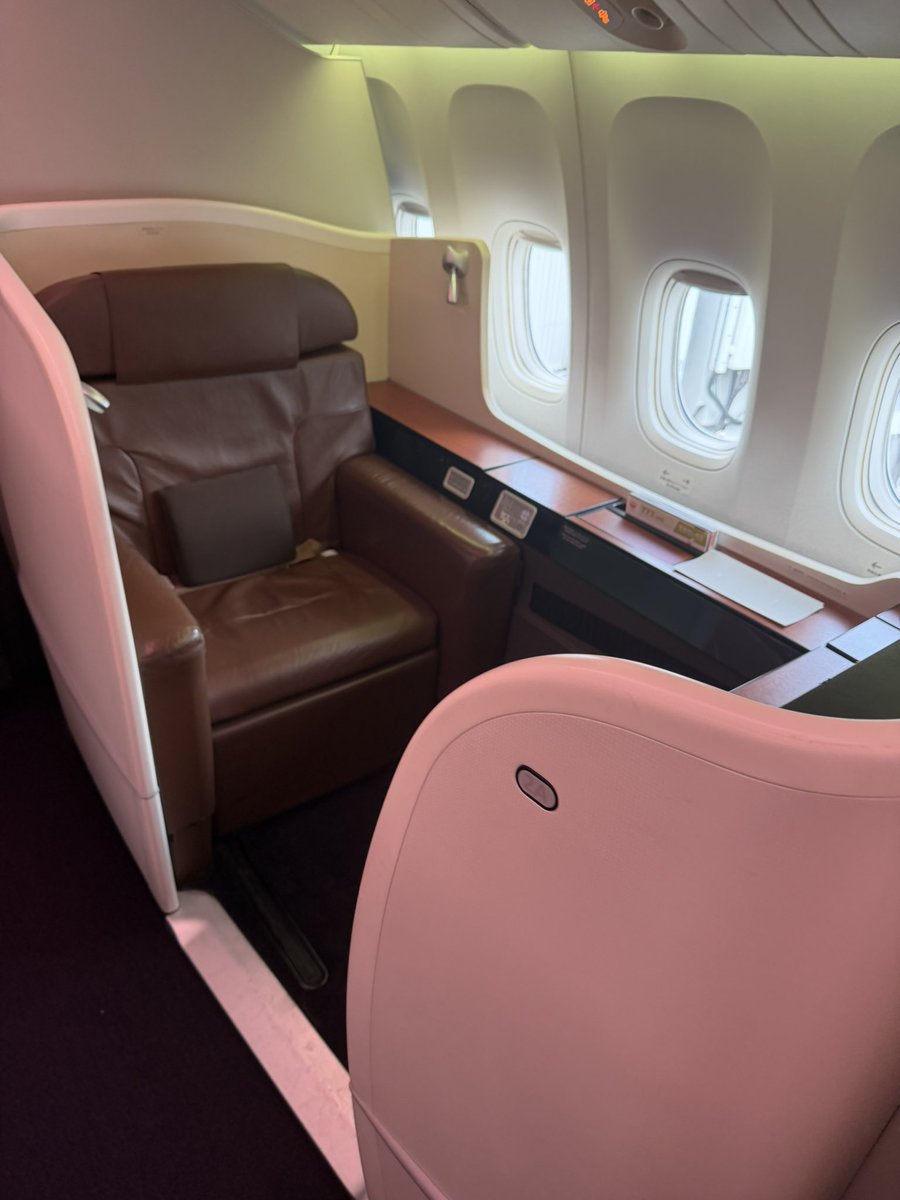 JA01FM's tweet photo. JL106 to HND
JA742J

 #機材変更のフレンズ 発動笑笑
846Jの故障により？77Wへシップチェンジです https://t.co/DXHKTze7Sp