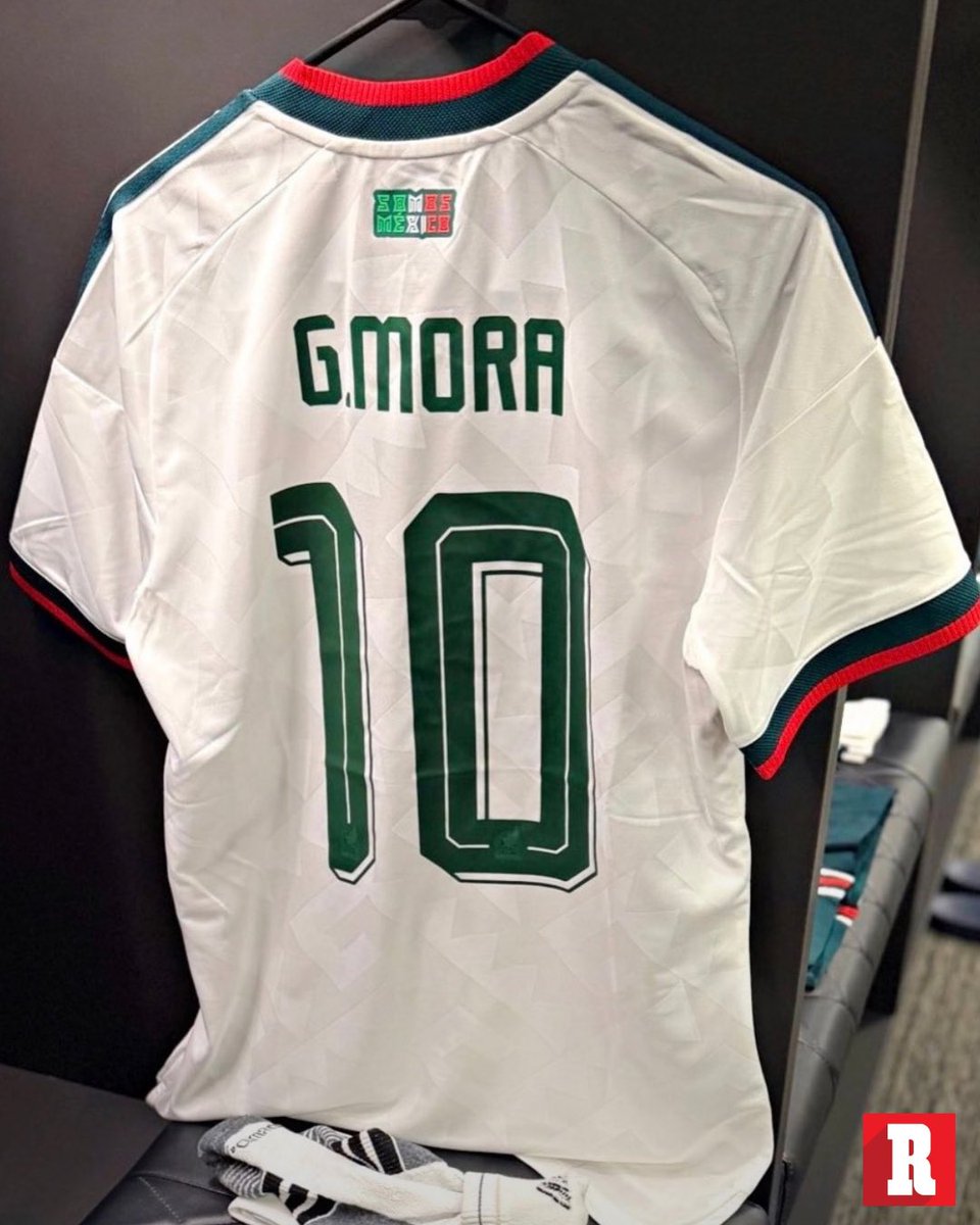 record_mexico's tweet photo. ¡SEÑORAS Y SEÑORES, CON USTEDES EL NUEVO 10 DE LA SELECCIÓN MEXICANA EN LA ERA RAFA MÁRQUEZ! 🇲🇽😎🔥 https://t.co/VKRiVFbLSq