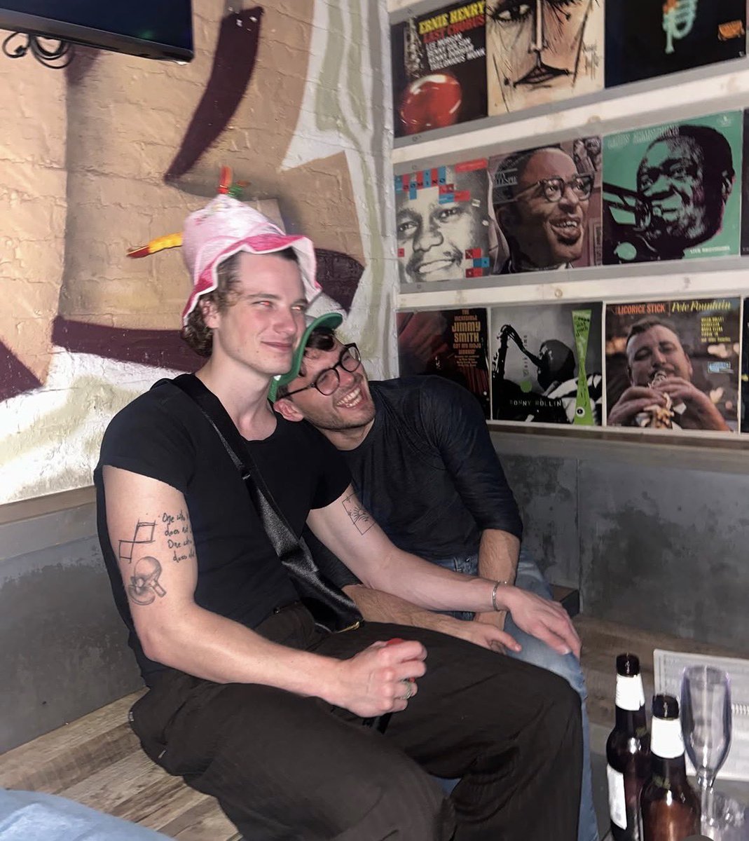 fakeskatingbr's tweet photo. O SORRISO! — Mais uma nova foto de Graham Campbell com um amigo. 

• tylerarle via Instagram Feed. https://t.co/dgnQq7iND9