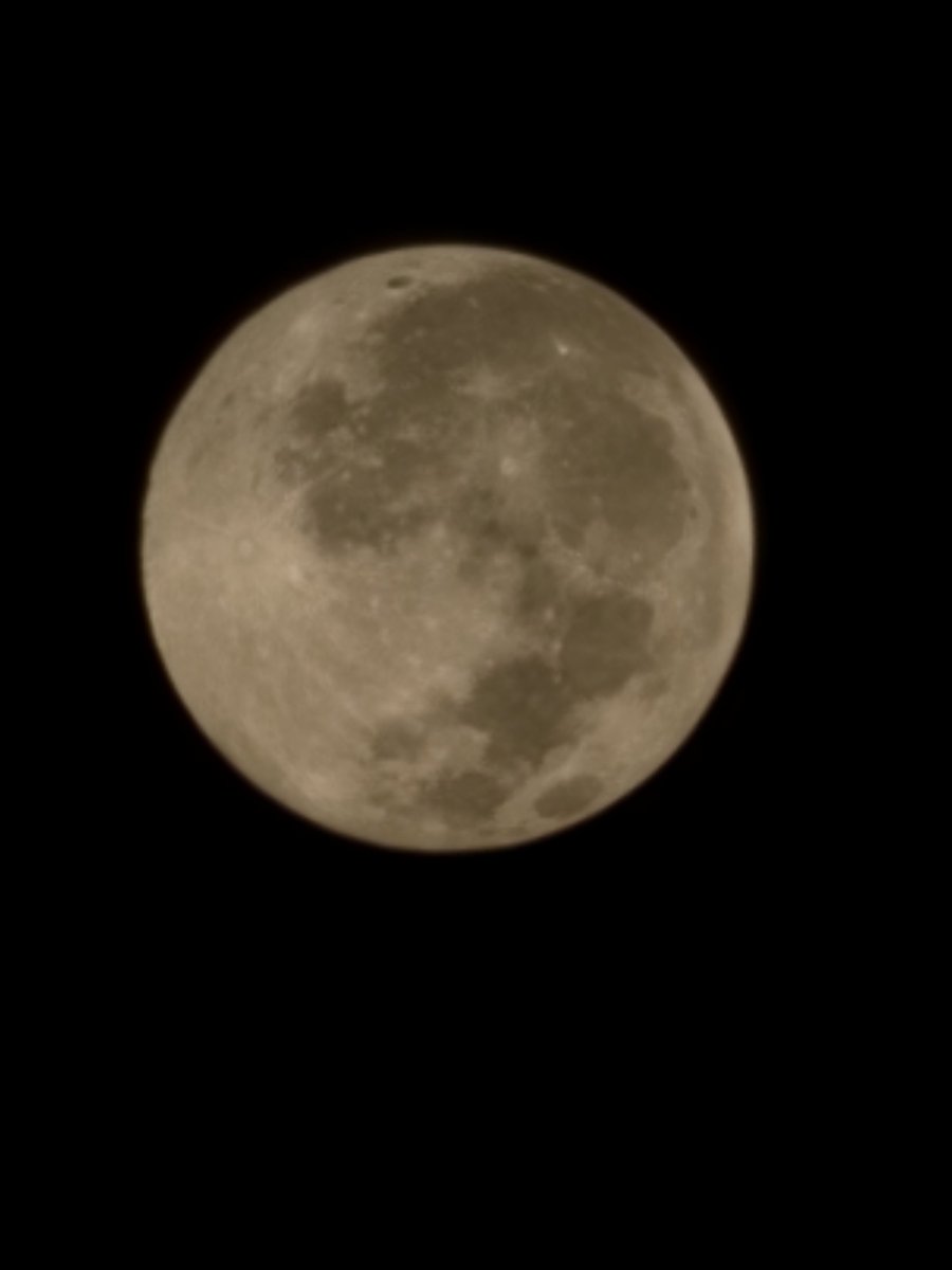 lostintokio's tweet photo. The moon was huge this morning https://t.co/Fyq9vVcHaI
