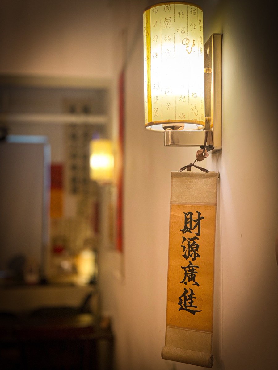 zik4bol's tweet photo. Woke up, grabbed a腊 82℃ coffee, 抡 up the old guitar, 峙 by the window, 撕 through old letters—such a chill lazy vibe. https://t.co/cNZrjzfZQ0