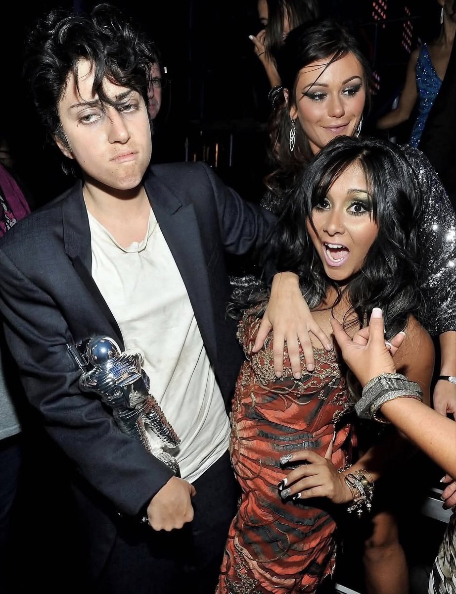 lindsayslung's tweet photo. when lady gaga arrived at the 2011 mtv vmas as her male alter ego jo calderone, then went on to win best female artist that same night https://t.co/dKf55cJ0ee