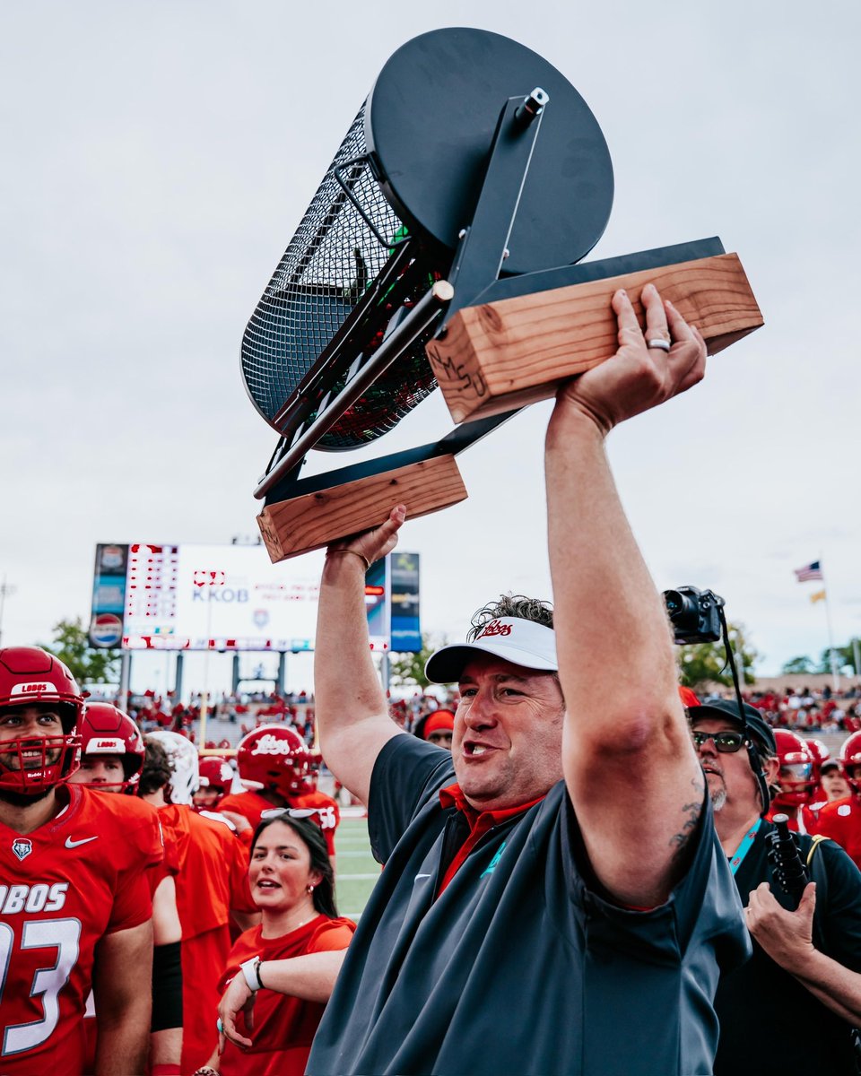UNMLoboFB's tweet photo. How it started                             How it’s going https://t.co/ZbVreSU0vr