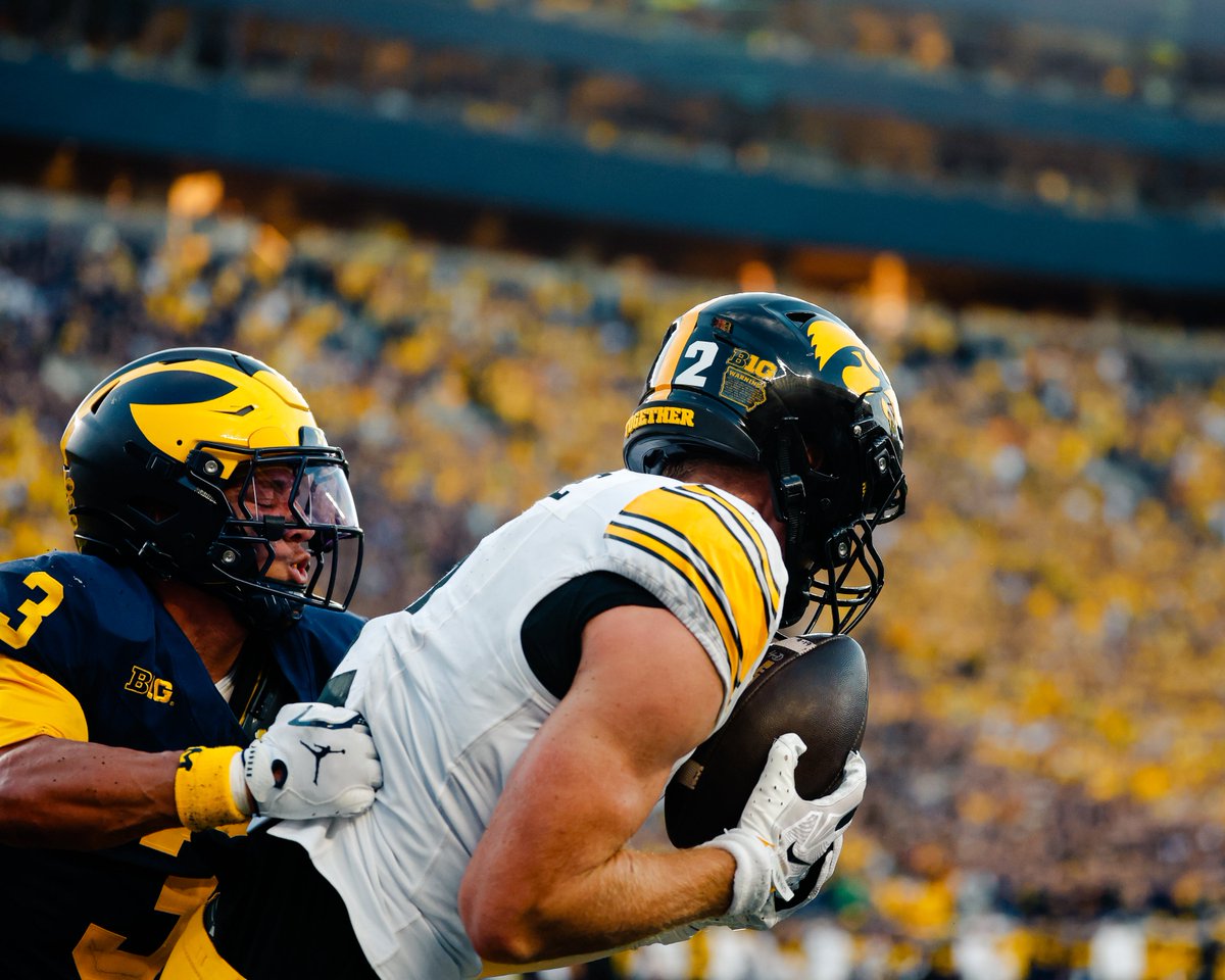HawkeyeFootball's tweet photo. The catch™️ https://t.co/UOokUYUpue