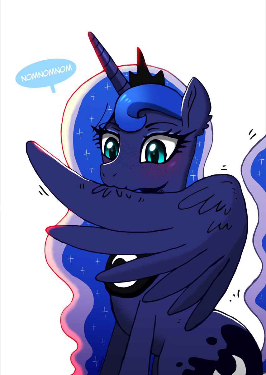 tsudashx's tweet photo. Luna NOMNOMNOM 🌙 https://t.co/UQnGQ15Skn