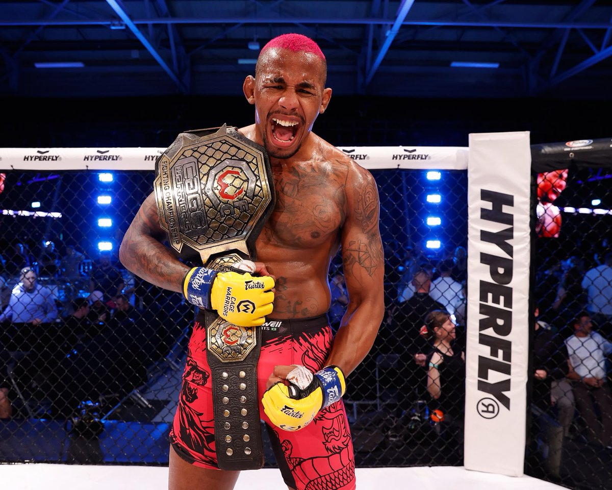 CageWarriors's tweet photo. Gustavo Sousa Silences Sold-Out #CW210 Dublin Show 🏆🤫

📲 FIGHT RESULTS: https://t.co/RGNKg4taQS https://t.co/SNShQu6fjq