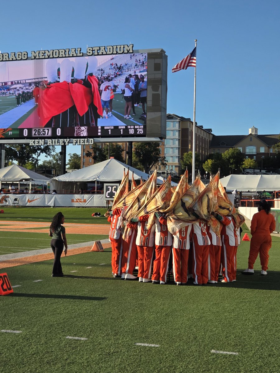 brucewayne100's tweet photo. Pregame! #Marching100 #Bragglive #vrgphotography #LetsGoRattlers https://t.co/LNNJV04tqb