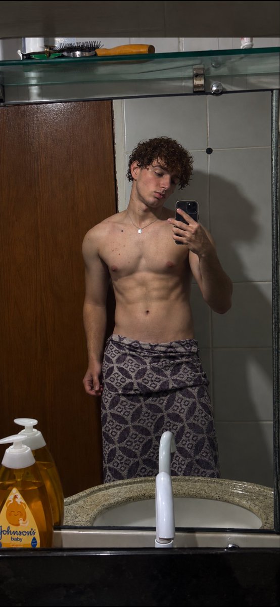 PedroAf124's tweet photo. Banho faz bem né.? 💦 https://t.co/zcOKaqgTTA