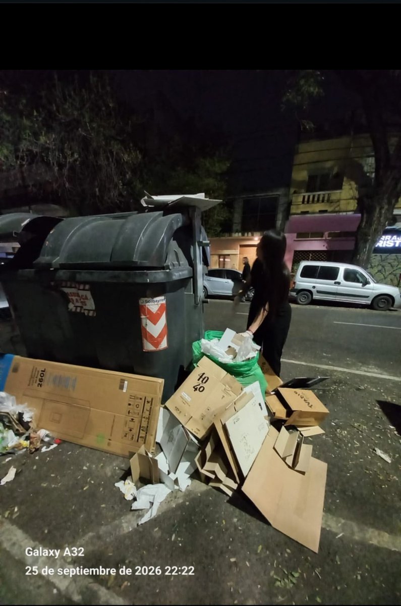 apostolCaba's tweet photo. @hagovdarkmode @LupeTagliaferri No es tan grave tampoco. Pero las cosas como son, eso no es un error humano. Eso es cagarse en la limpieza de toda la cuadra https://t.co/e562IGzqmb