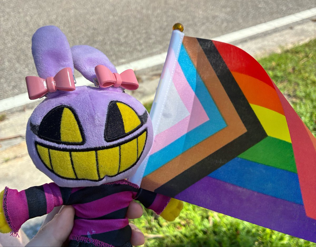 transfemmejax's tweet photo. i took my daughter to pride 🥹🥹 https://t.co/Uqe3ZYPH1I
