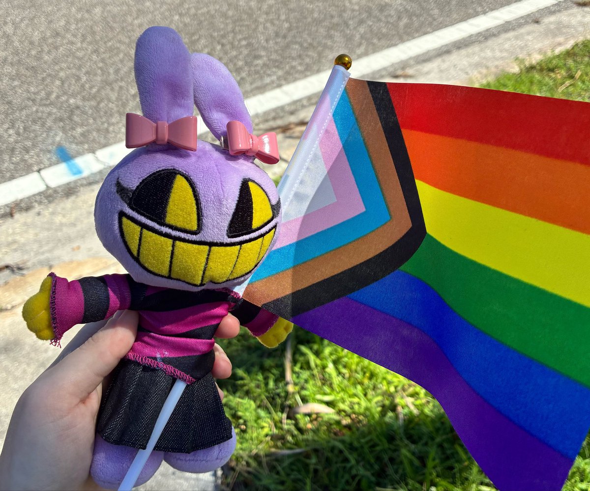 transfemmejax's tweet photo. i took my daughter to pride 🥹🥹 https://t.co/Uqe3ZYPH1I