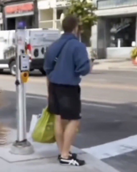 hollandreaa's tweet photo. one thing about connor he WILL be spotted carrying groceries https://t.co/XHPZGNN3WC