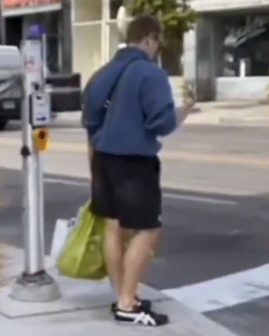hollandreaa's tweet photo. one thing about connor he WILL be spotted carrying groceries https://t.co/XHPZGNN3WC