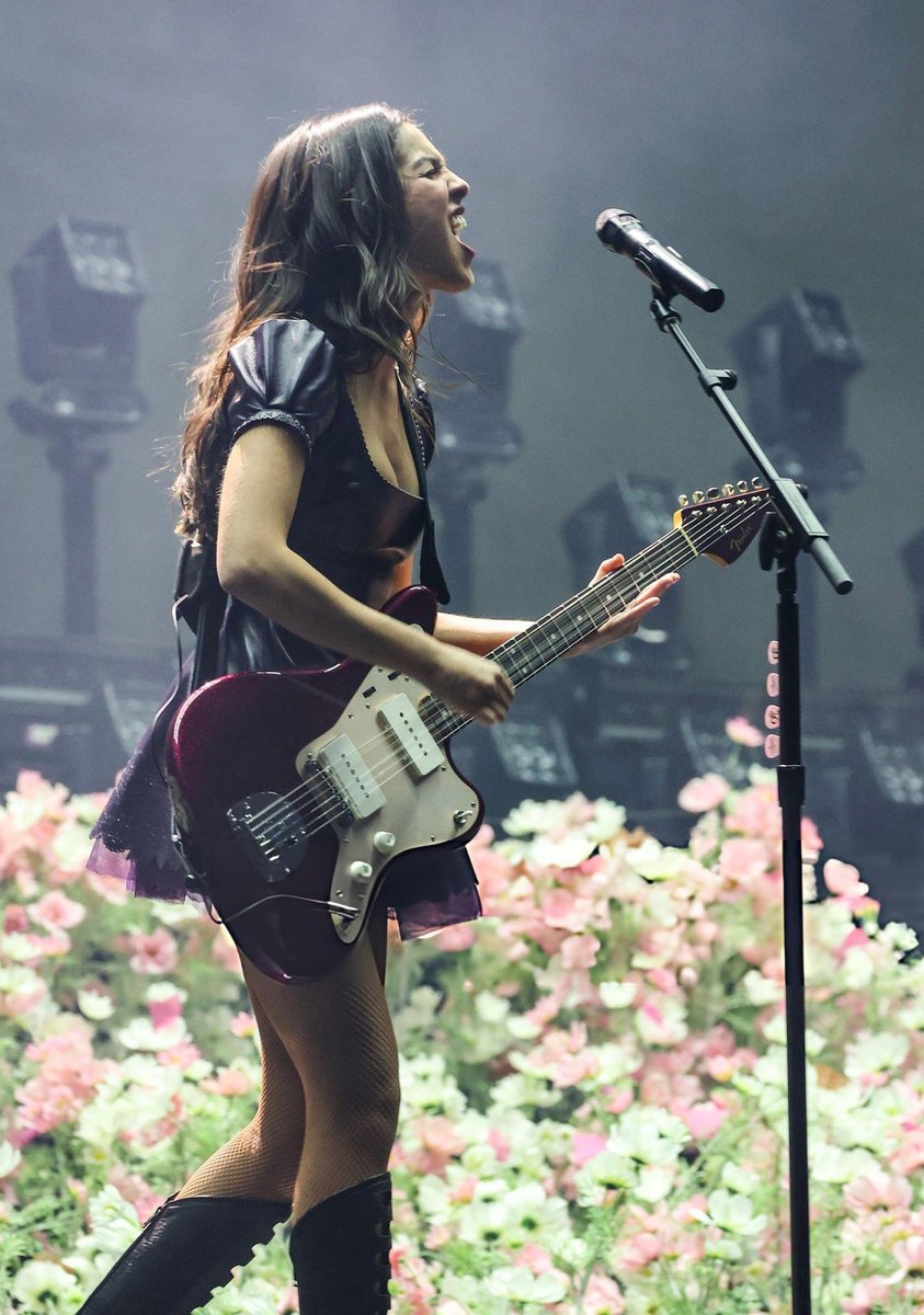 oliviarodrigo4k's tweet photo. [HQ] Olivia Rodrigo performs during "The Unraveled Tour" at People's Bank Arena / by Kevin Mazur https://t.co/m32KnGZSgi