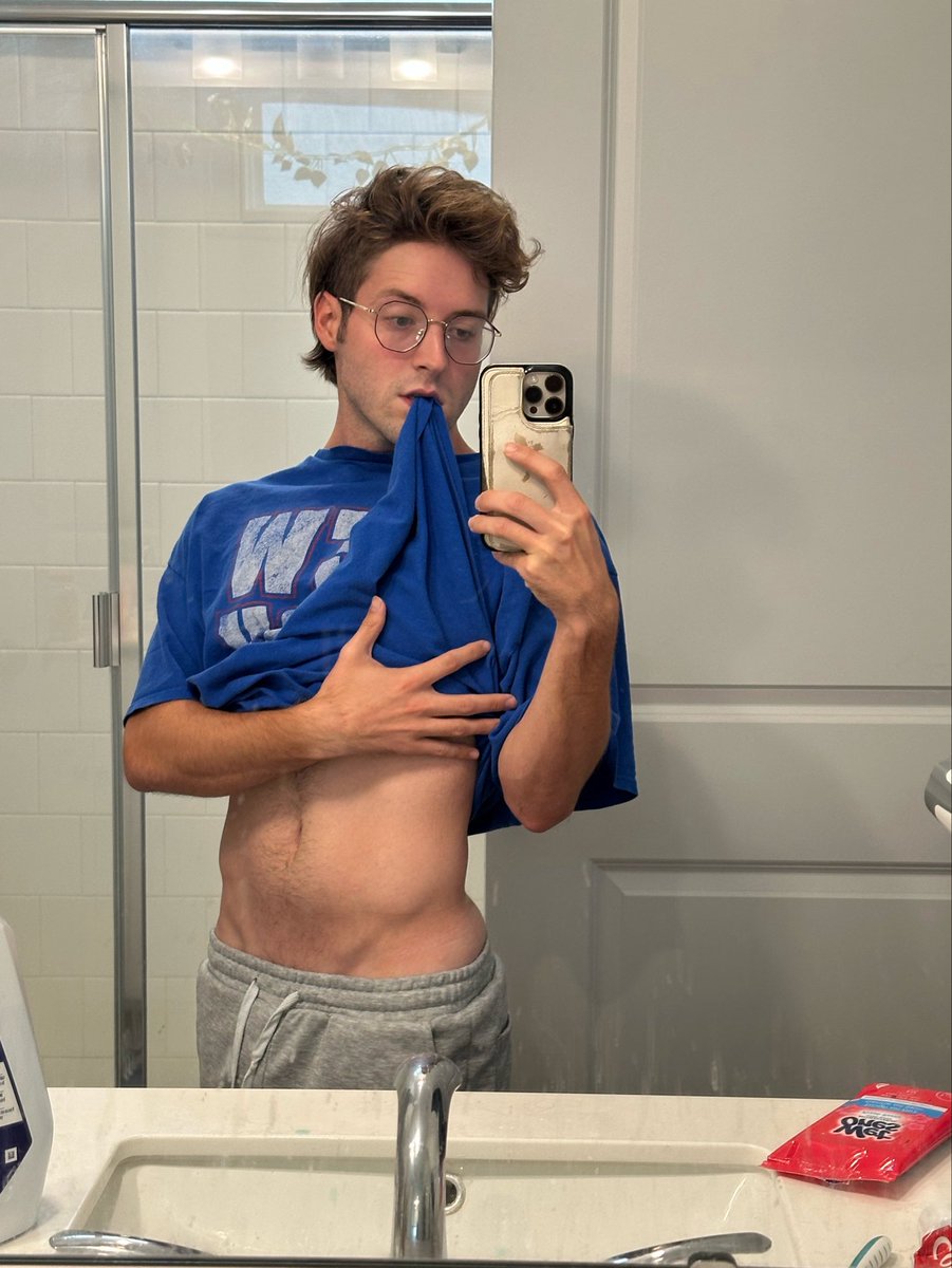 grantbroussard's tweet photo. i bite ig https://t.co/l8nY6iShC1