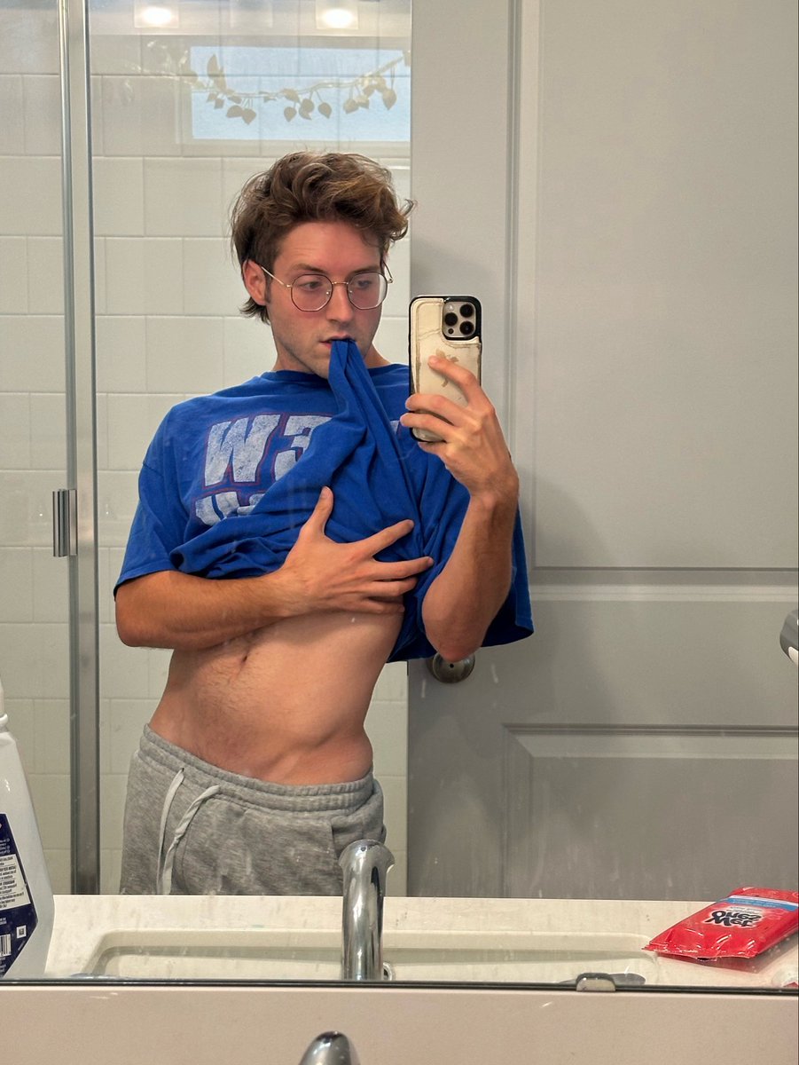 grantbroussard's tweet photo. i bite ig https://t.co/l8nY6iShC1