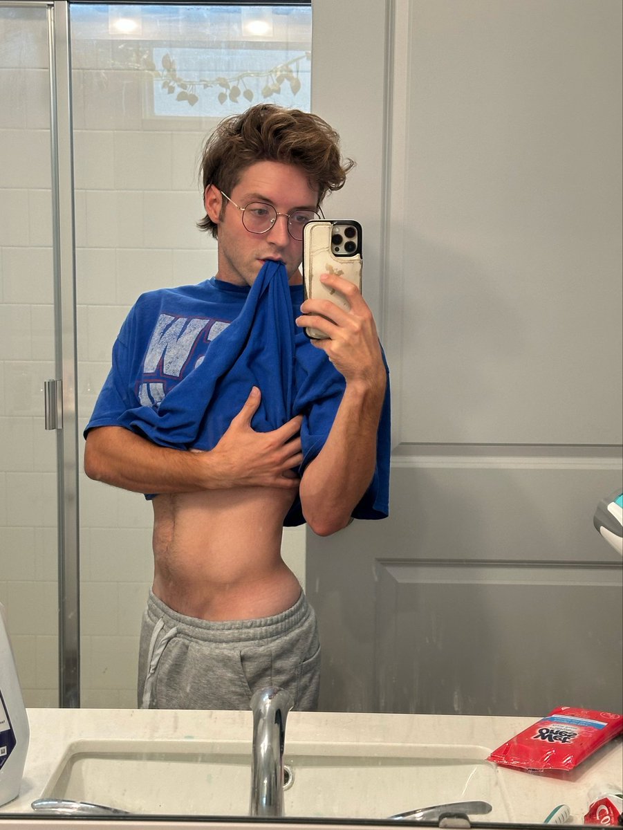 grantbroussard's tweet photo. i bite ig https://t.co/l8nY6iShC1