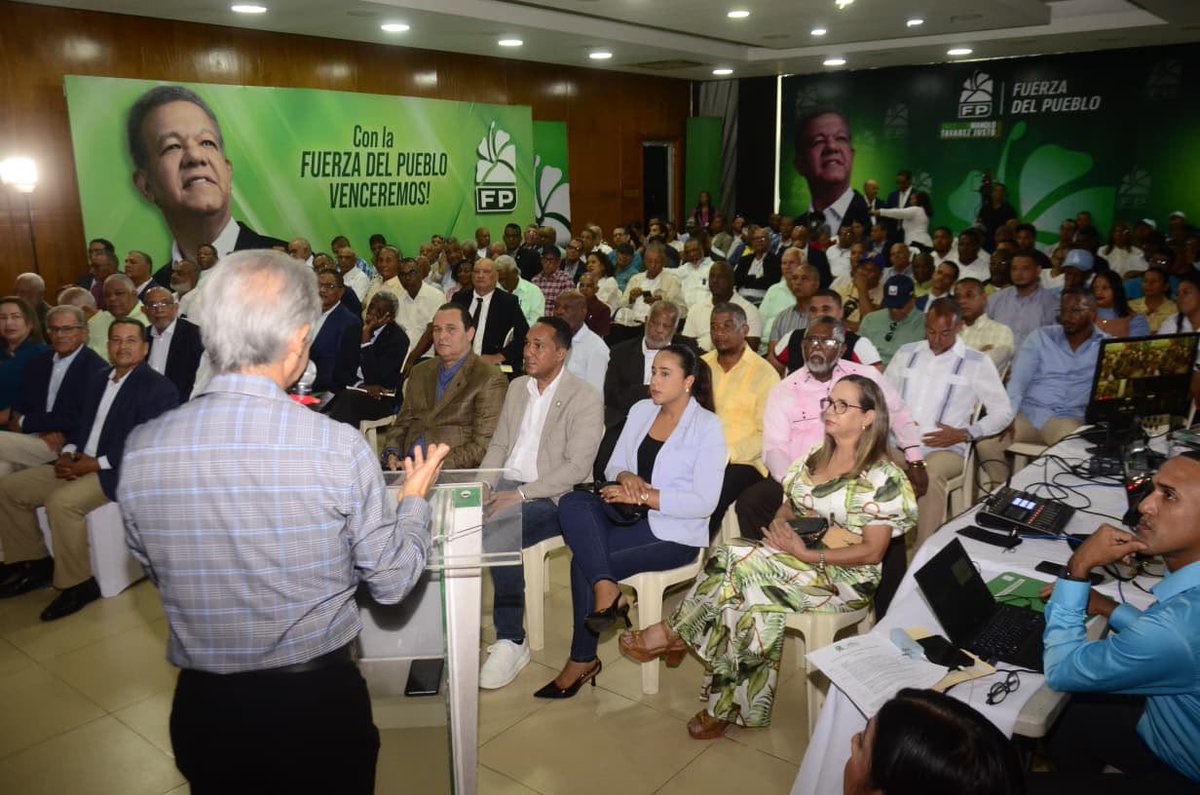 FPcomunica's tweet photo. #FPComunica |

#FuerzaDelPueblo fortalece su estructura nacional de Medio Ambiente y acredita a más de 60 vicesecretarios

📍: SANTO DOMINGO. https://t.co/n5wIUzxGew