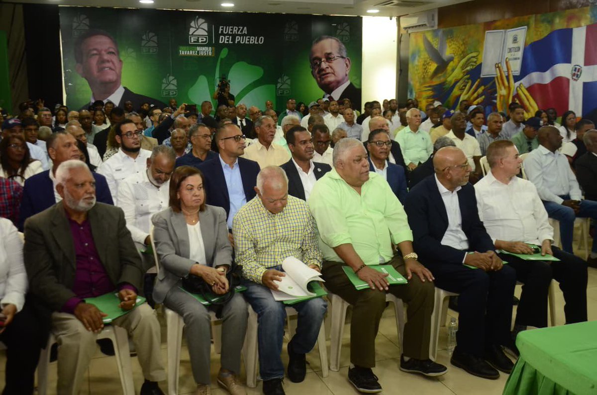 FPcomunica's tweet photo. #FPComunica |

#FuerzaDelPueblo fortalece su estructura nacional de Medio Ambiente y acredita a más de 60 vicesecretarios

📍: SANTO DOMINGO. https://t.co/n5wIUzxGew