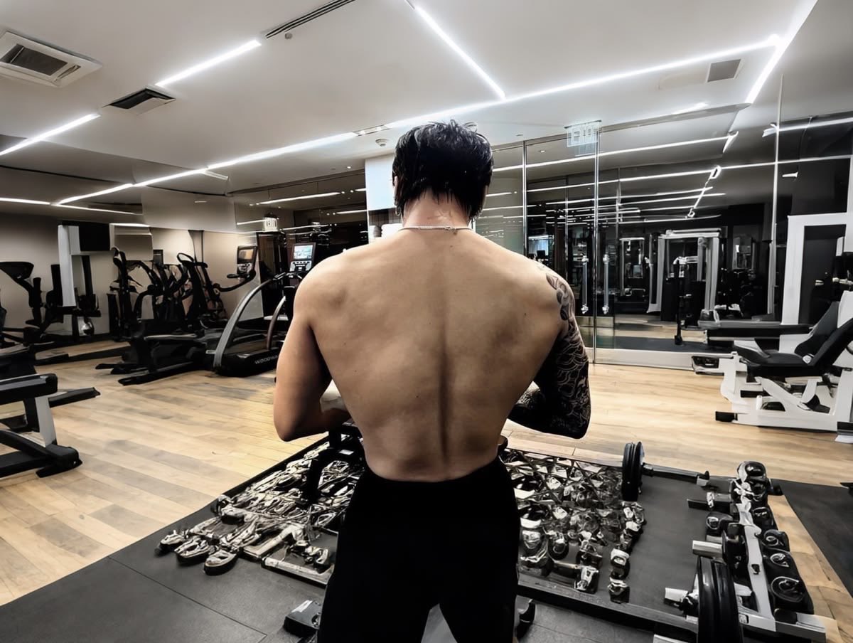 sirenjimins's tweet photo. one of the craziest jungkook pics out there https://t.co/CyWNsayXeA