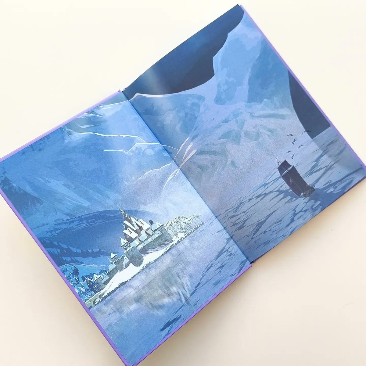 BarbaraFara3's tweet photo. ❄️ FROZEN ❄️ ANIMATION TREASURES

Publisher: @kidsplanetlibros

Any Frozen fans here? I discovered this book collection some time ago and recently learned that several titles were on clearance for just €2. 50, with hardcover binding and full-color https://t.co/p77tEkdICt