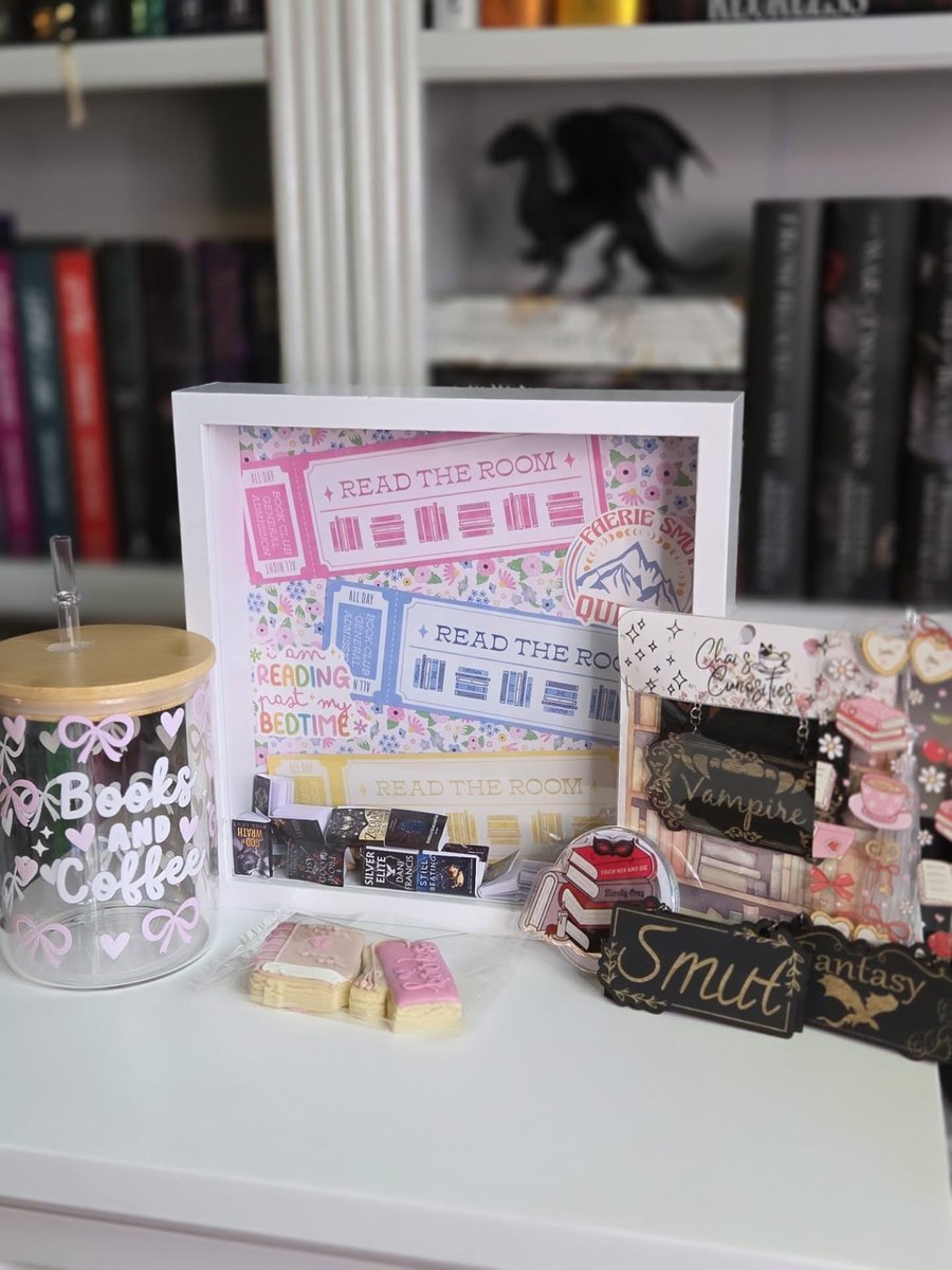 BlakeEfurd's tweet photo. Thank you for such a fun book social last night! I loved making a mini book shadow box, shopping with the amazing vendors, and meeting one of the lovely women from my book club in person. So glad I made the trip! https://t.co/SDQByq3WJp
