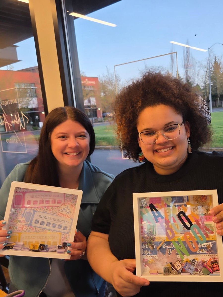 BlakeEfurd's tweet photo. Thank you for such a fun book social last night! I loved making a mini book shadow box, shopping with the amazing vendors, and meeting one of the lovely women from my book club in person. So glad I made the trip! https://t.co/SDQByq3WJp