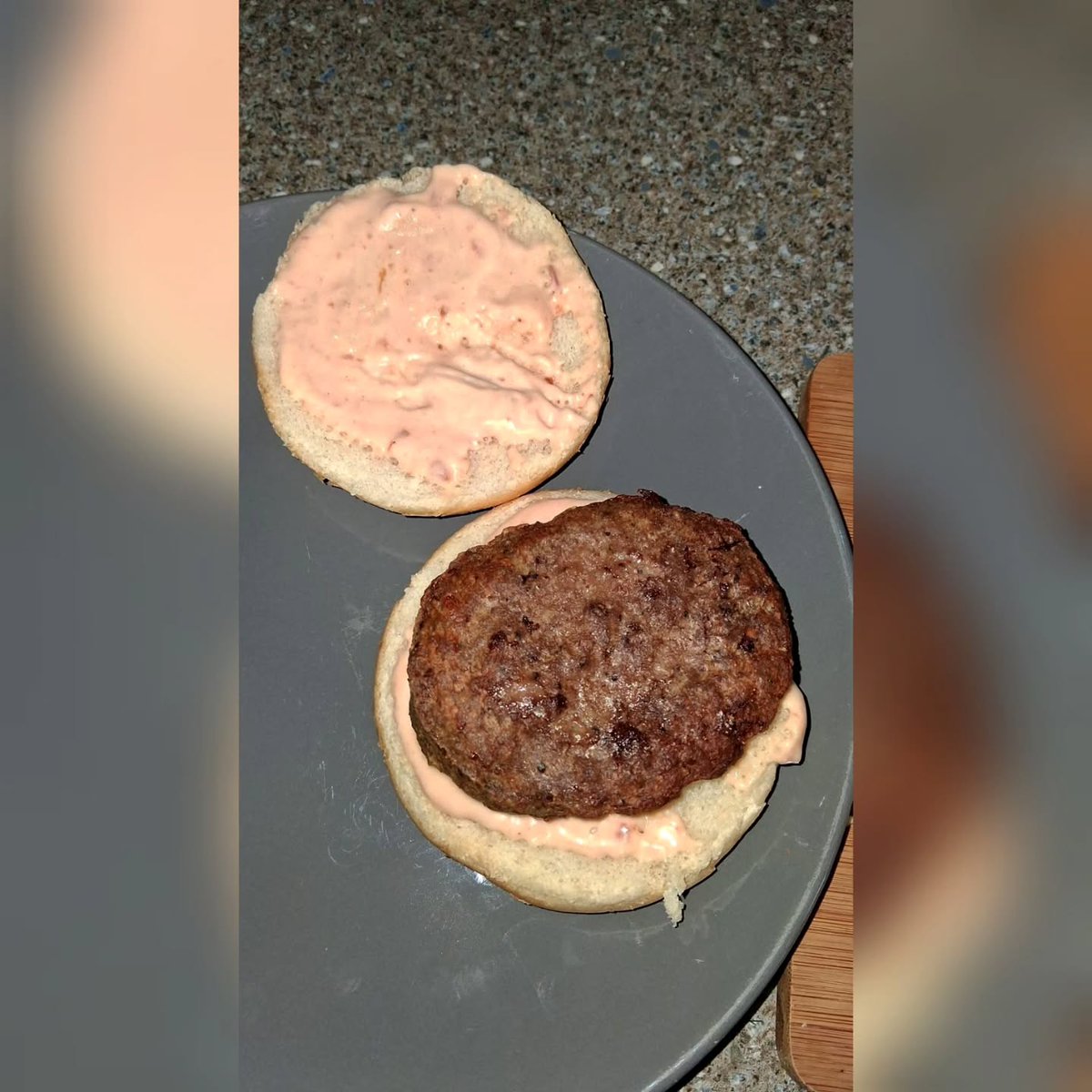 WilliamHelf0c's tweet photo. Burger &amp; Chips

Burger buns, burgers, cheese, gherkins, burger sauce, quick chips and ketchup! This was so good—just what I needed, and it tasted amazing! I used buns, burgers, gherkins and burger sauce from Farmfoods, Pilgrims Choice cheese, https://t.co/QafVI2WqJP