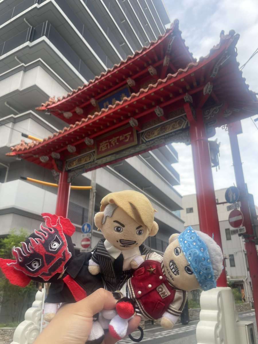 Desperado_cos's tweet photo. 本日
神戸朝散歩、3スポット制覇。
南京町の赤い門、ポートタワー、BE KOBE。
3人もちゃんと観光地回りしてるw
港と中華街、半日で両方いけるのが神戸。
#神戸観光
#南京町
#BEKOBE
#ポートタワー https://t.co/PqNpF400Ez