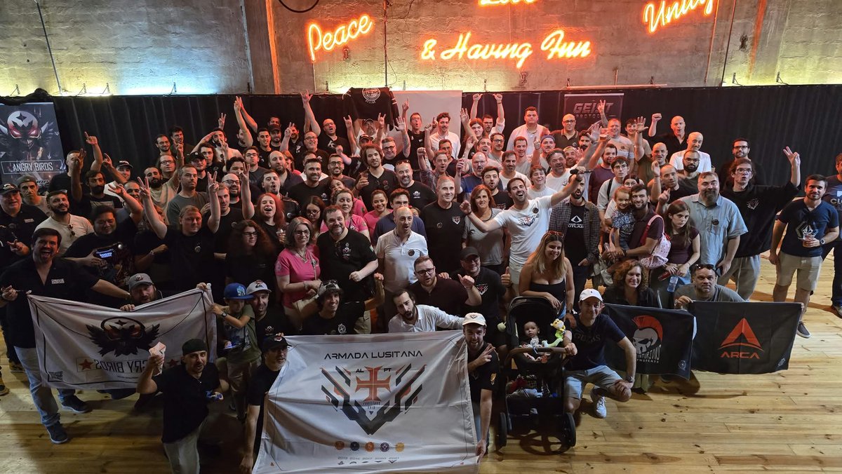 RobertsSpaceInd's tweet photo. Obrigado, Portugal! 🇵🇹

Hanging out with so many of you at the Porto #BarCitizen was unreal. 

This community is incredible! ❤️ https://t.co/Qg2Kn0pBa1