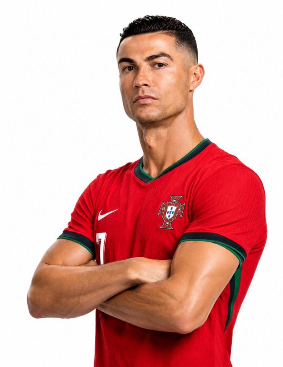 Natureryme1's tweet photo. 🚨🇵🇹 | BREAKING: According to reports from the @TheAthleticFC Chelsea ex co-owner Todd Boehly was very determined to bring Cristiano Ronaldo to Stamford Bridge during the Portuguese winger second stint at Manchester United.

Boehly reportedly met with mega agent Jorge Mendes who was then very convinced after discussions by the idea of Ronaldo joining Chelsea football club with the Portuguese winger also keen on the move. 

But Thomas Tuchel, Chelsea’s manager at the time, made it very clear on multiple occasions that he doesn’t want the player and strongly opposed against the transfer. Sighting the players ego might disrupt the team. 

— @TheAthleticFC | #CFC