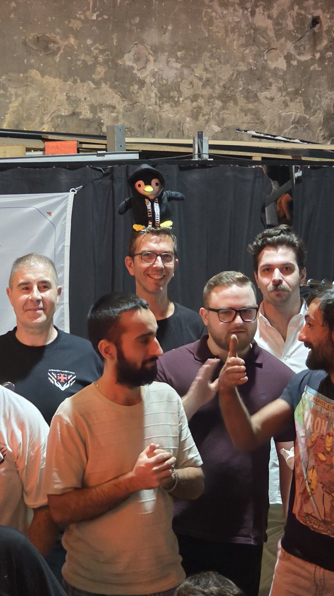RobertsSpaceInd's tweet photo. Obrigado, Portugal! 🇵🇹

Hanging out with so many of you at the Porto #BarCitizen was unreal. 

This community is incredible! ❤️ https://t.co/Qg2Kn0pBa1