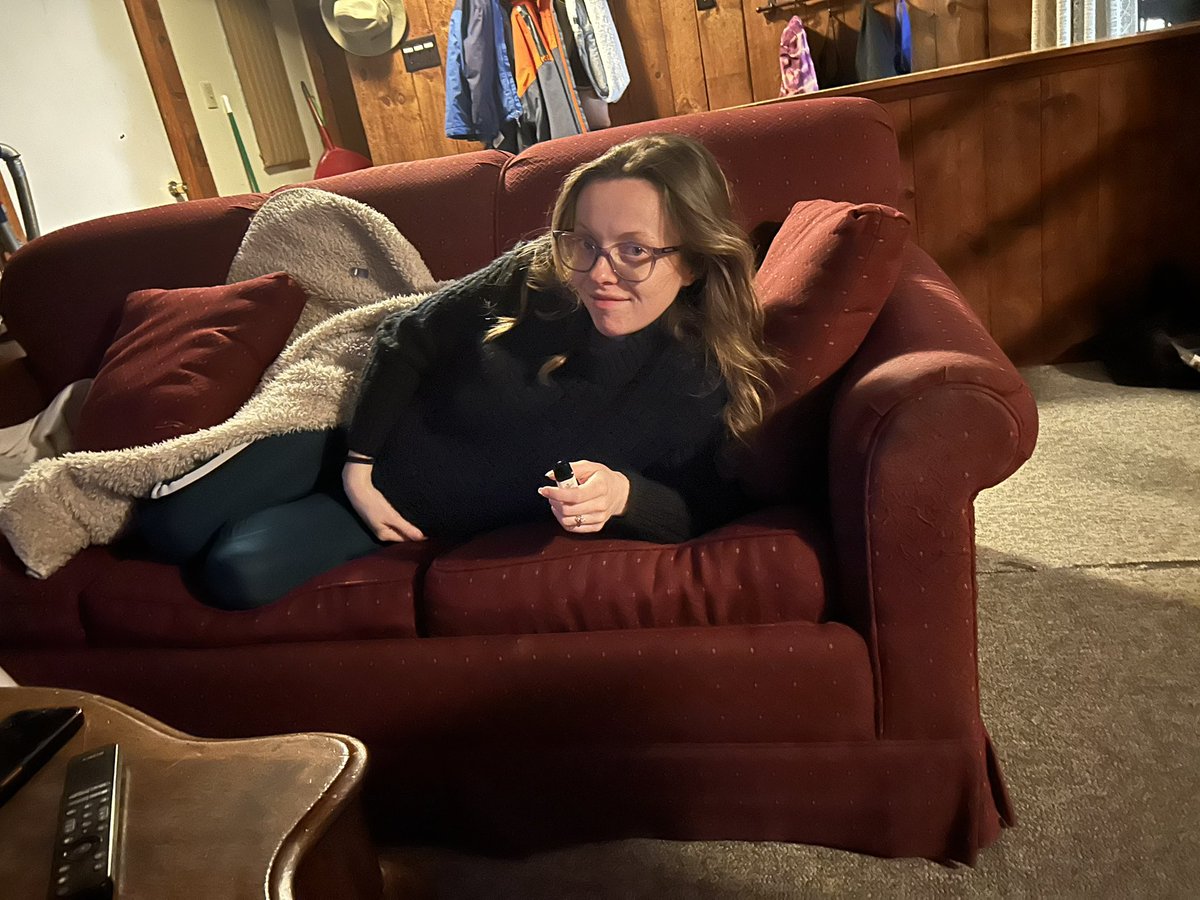 Sphcuck7's tweet photo. need a cuddle buddy but no man wants to be that for me 🤍😘 https://t.co/KqbPB20aaR