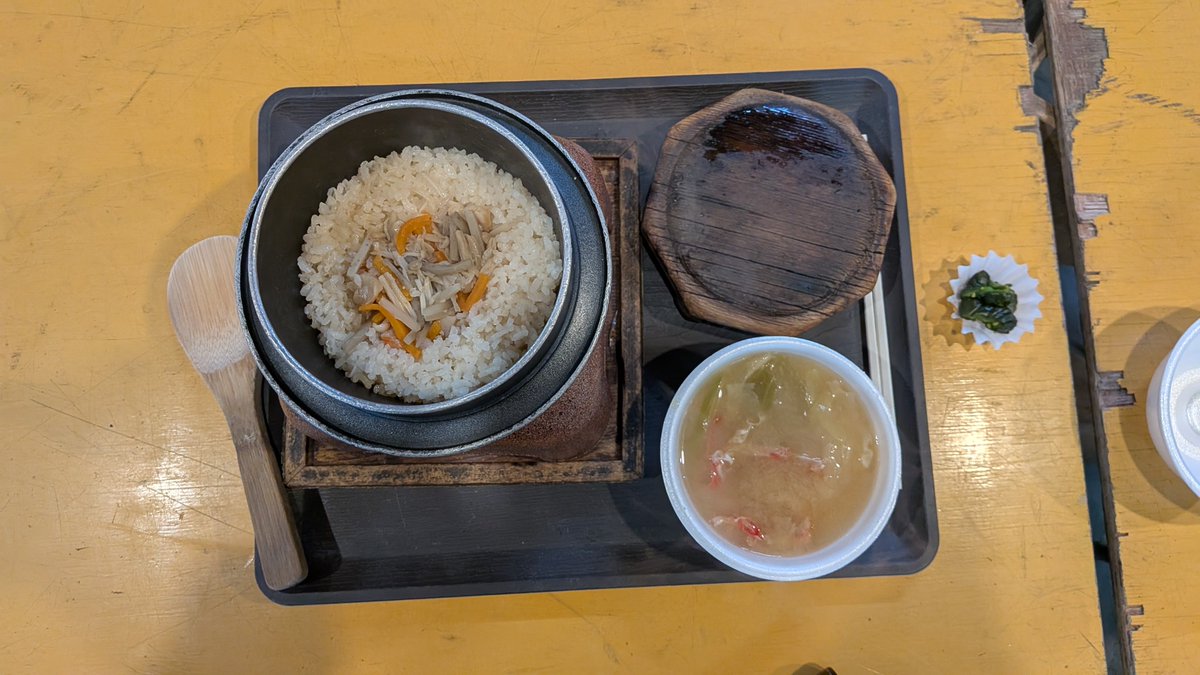 nirinvlog's tweet photo. 伊豆きた。釜飯食わんと朝始まらねぇ https://t.co/GCkc06QBaQ