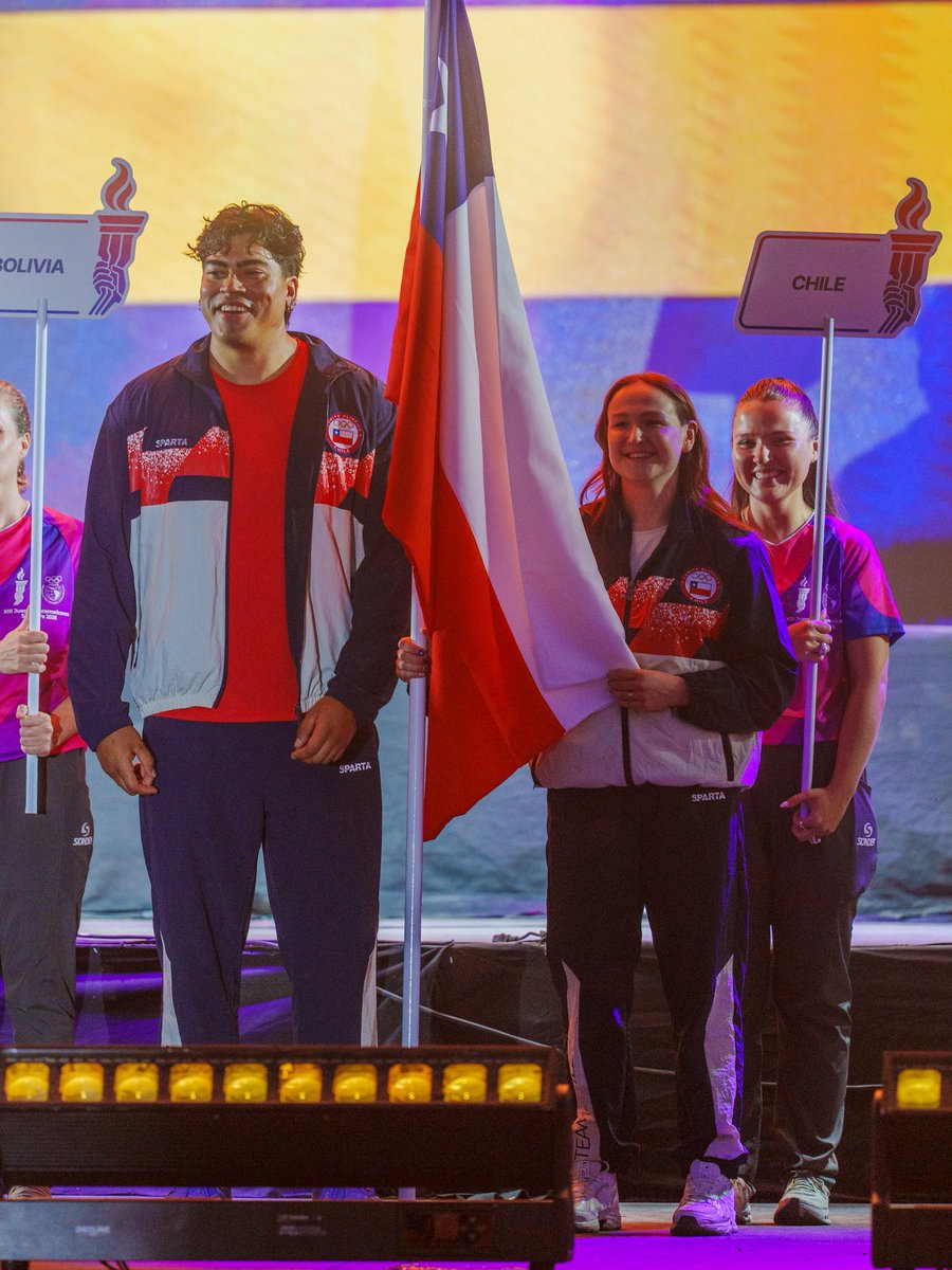TeamChile_COCH's tweet photo. ¡EL FIN! 🥹🥲🇦🇷🎉

El atleta Claudio Romero y la karateca Anastasiia Velozo portaron la bandera más linda del mundo 🇨🇱 en la clausura de los Juegos Suramericanos de Santa Fe 🇦🇷.

Sigan atentos 👀, cobertura 24/7 de nuestros deportistas 😇.

#VamosTeamChile 🇨🇱 https://t.co/WHzbFwvU0B