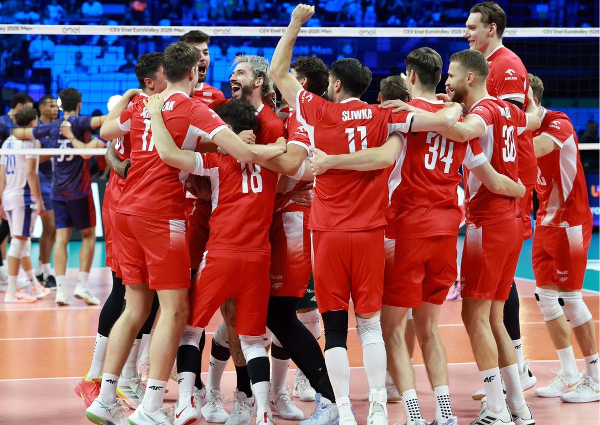 natty_dready91's tweet photo. Jest sport, gdzie jesteśmy niewątpliwymi mistrzami, a na pewno po raz trzeci z rzędu 🏆

Brawo dla naszych siatkarzy🇵🇱👏

#EurovolleyM #POLFRA https://t.co/1jcCaWMJms