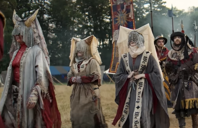 Hisana_Runryuu's tweet photo. три швеи выложили, как съездили на крупнейший larp как сестры-нежить, пришивающие воинам оторванные конечности, и оххх - мало того, что концепт крутой, их костюмы абсолютнейший восторг https://t.co/FB0Zzts0MN