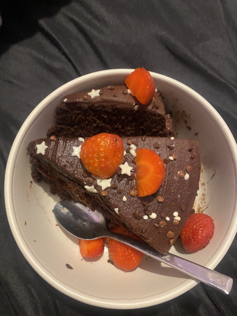 kittydevilx's tweet photo. hiiii ur reminder it’s okay to eat yummy things !!!!! TREAT YOURSELF U DESERVE IT >o<!! #edrtwt #ricecaketwt https://t.co/nA7eGfCENd