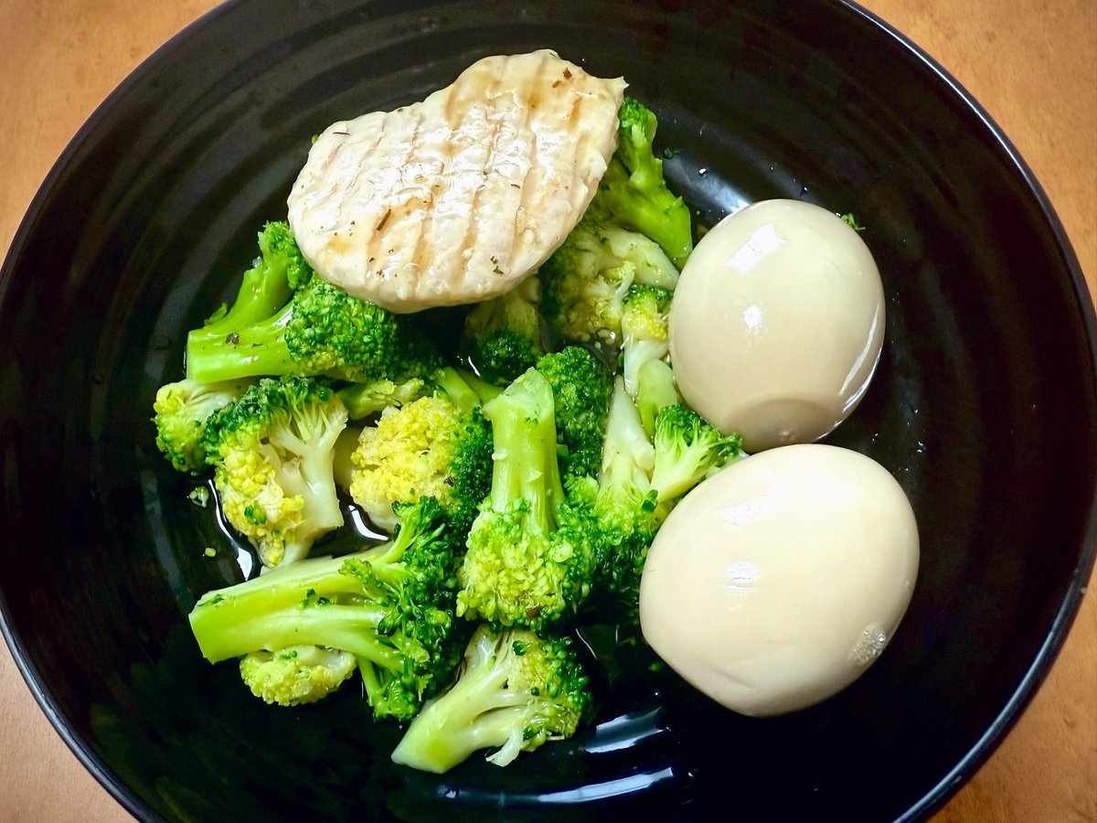 CallitAnything_'s tweet photo. 朝食。現在、174cm、88.6kg。ちょっと痩せて調子に乗ってラーメンとか菓子パンも食べてたので、自分をもっと戒めたい。リバウンドを制する者はダイエットを制す！ダイエット云々より、ちゃんと自分を律して、しっかり自己管理ができることを証明したい！ https://t.co/W3YJX7lDBd