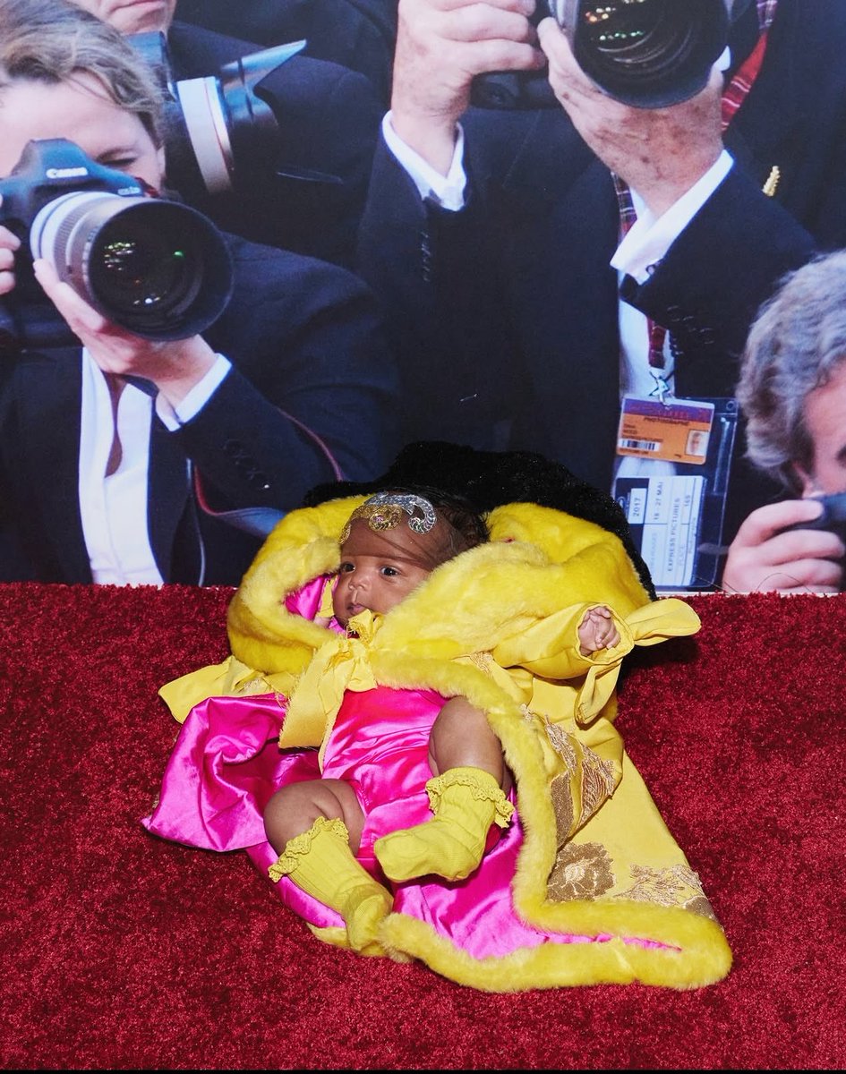 gaytalo's tweet photo. O sonho da Rihanna sempre foi ser mãe de menina mesmo né https://t.co/c4ajfe6VYB