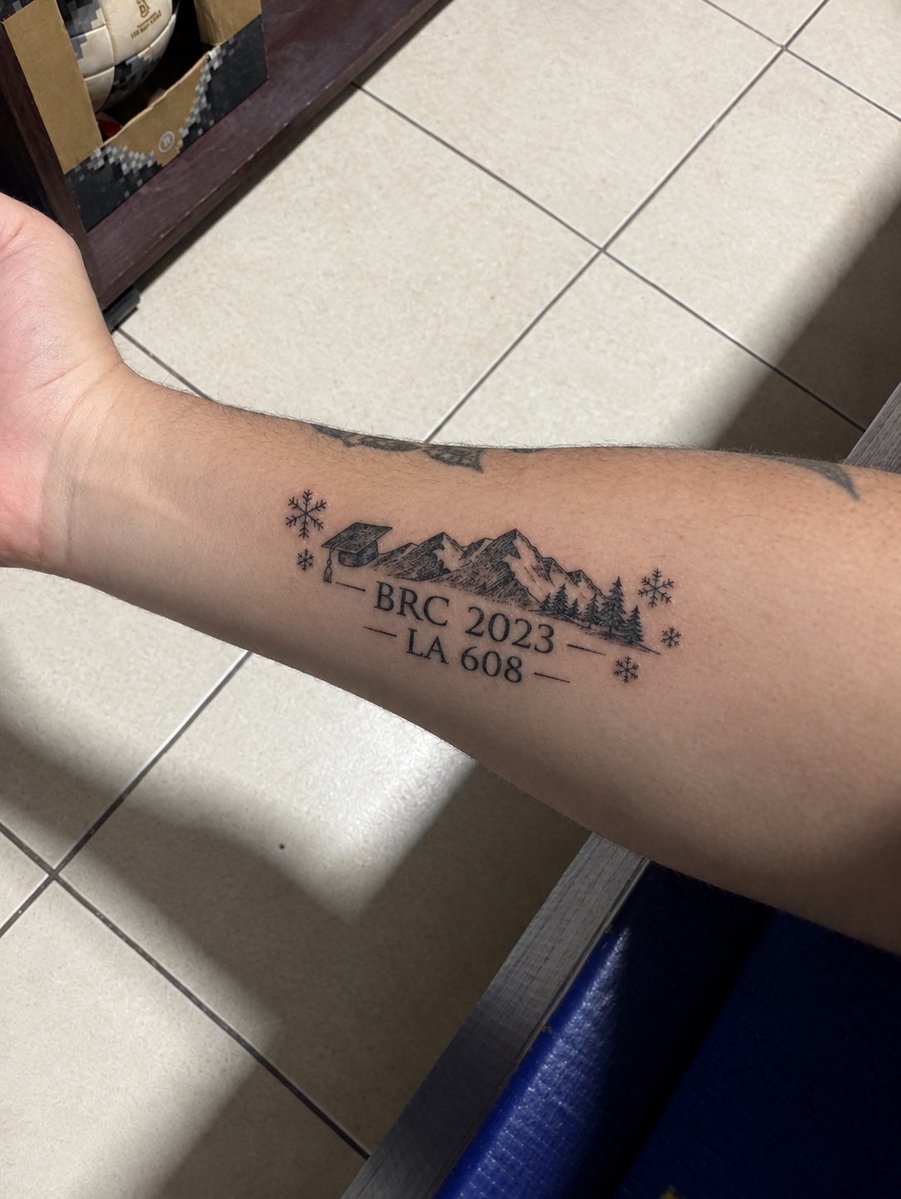 _valen_jara_'s tweet photo. Por favor no sean como yo, llevo 3 años arrepentido de esta mierda que me hice en Bariloche.

Es una garcha el viaje en 2 días te olvidas. https://t.co/Xt4r9mkL4D