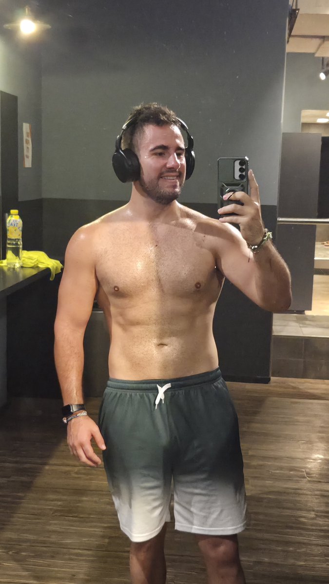 nachoaramburu23's tweet photo. A pesar del drama que es mi vida (amorosa), y aun siendo leido por 0 personas, tambien quiero celebrar. 1000 dias haran esta semana que decidí cambiar mis hábitos, y es la mejor decision que he podido tomar
(8 de enero 2024) - (Hoy) https://t.co/ygNhi6DRCH