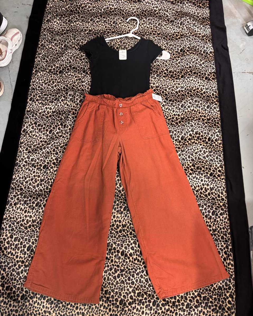 HiediWeismbb's tweet photo. Girls’ one-piece outfit, size 10/12: $3. 99 
Girls’ pants, size 10/12: $4. 99 
Open until 5 p. m. Reminder: 20% off storewide, including all sterling silver jewelry! Like, share, and come see us at Sophia Grace Boutique &amp; Consignment Shop, 8589 https://t.co/R2LRTi9zV6